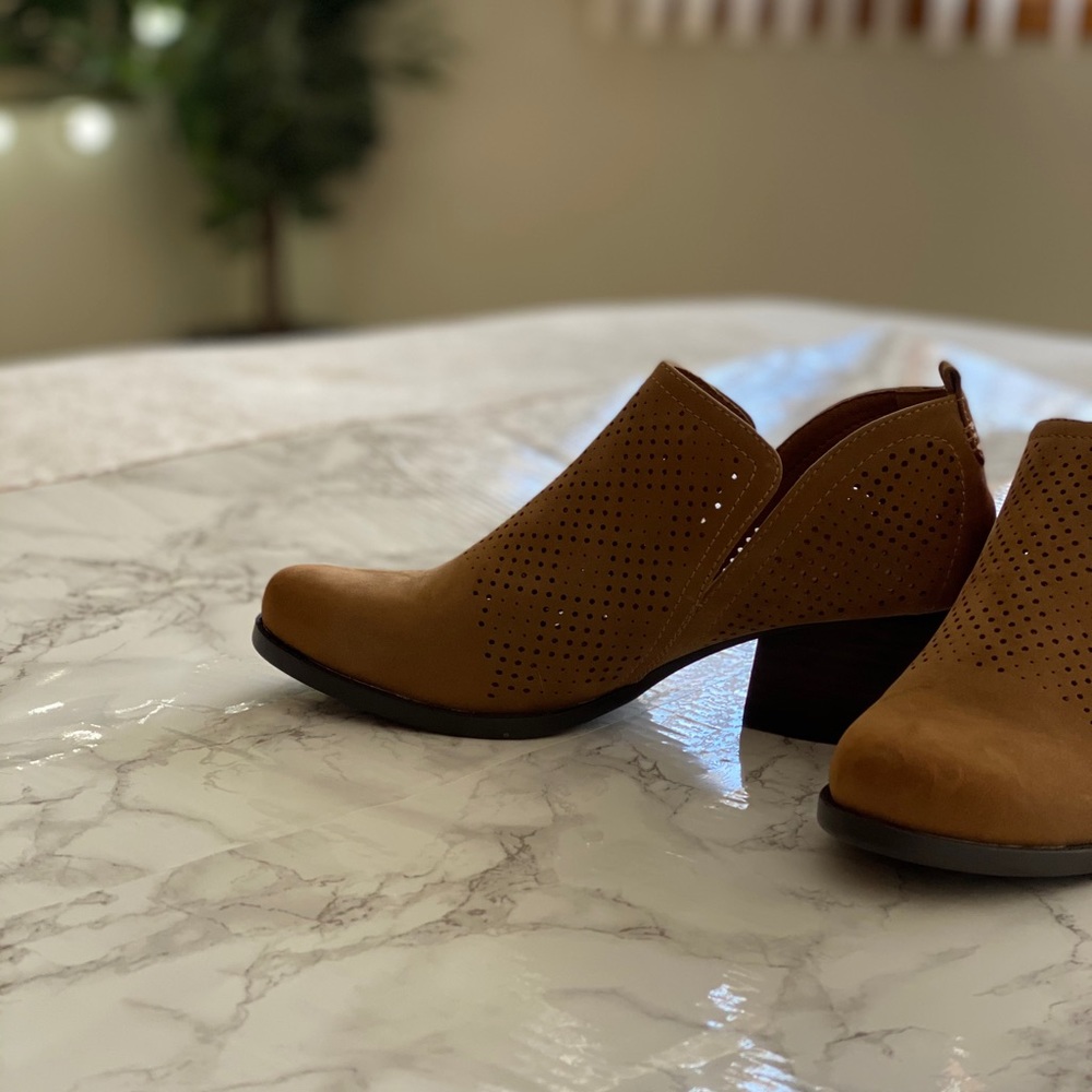 Bare Traps Booties - Picture 8 of 9